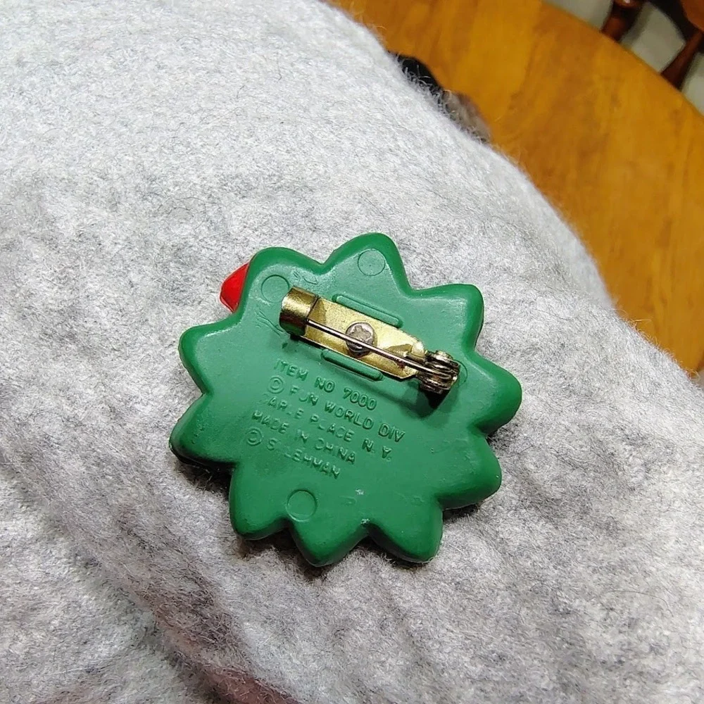 S. Lehman Green Red White Resin Dove Bird Bow Christmas Wreath Brooch Vintage